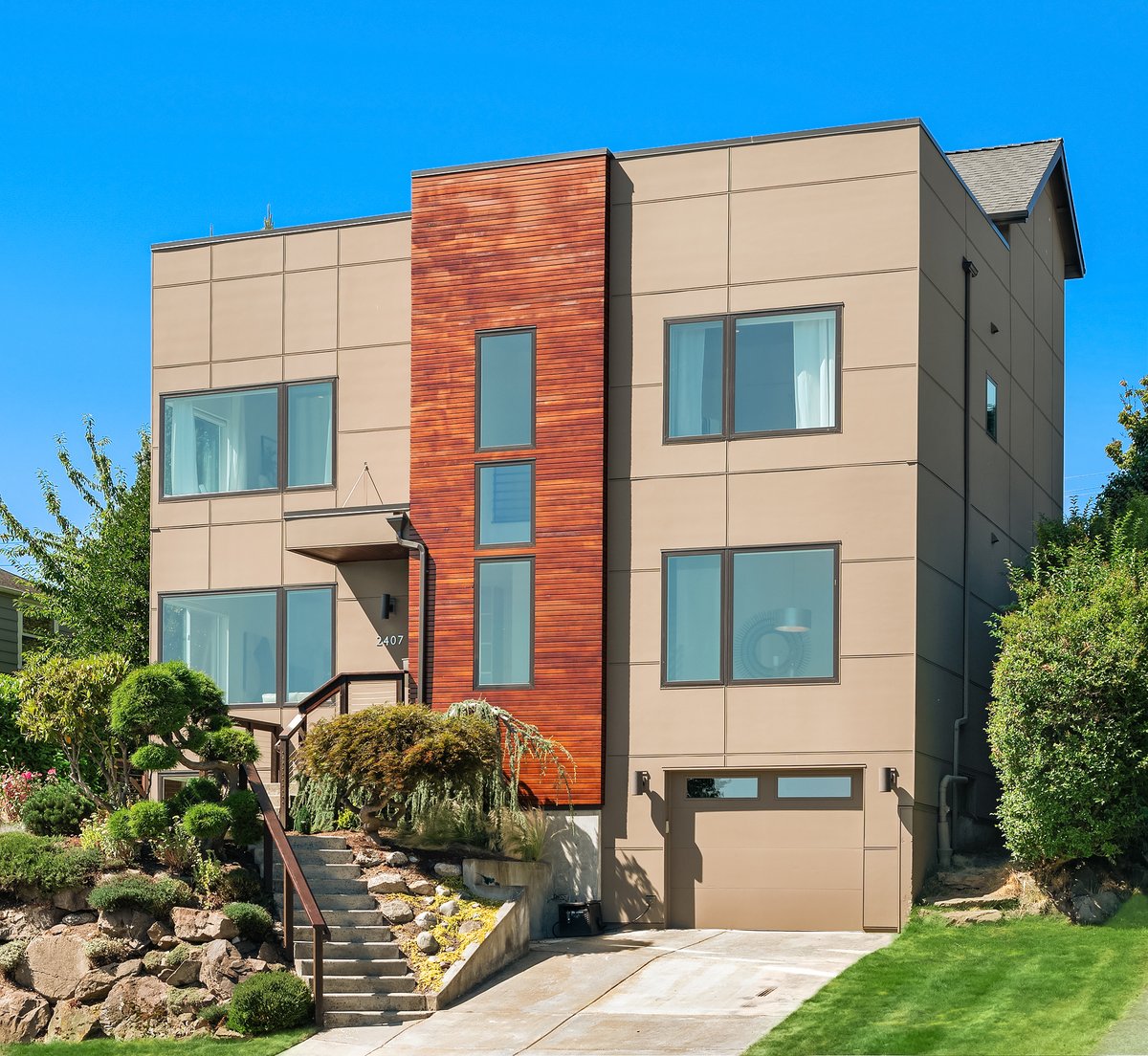 EwingandClark's tweet photo. New Magnolia Listing! 4bd / 4.75ba / 4,340 sf
#views ✅
#roofdeck ✅
#studio ✅
#cabana ✅ https://t.co/unjokoSc9M