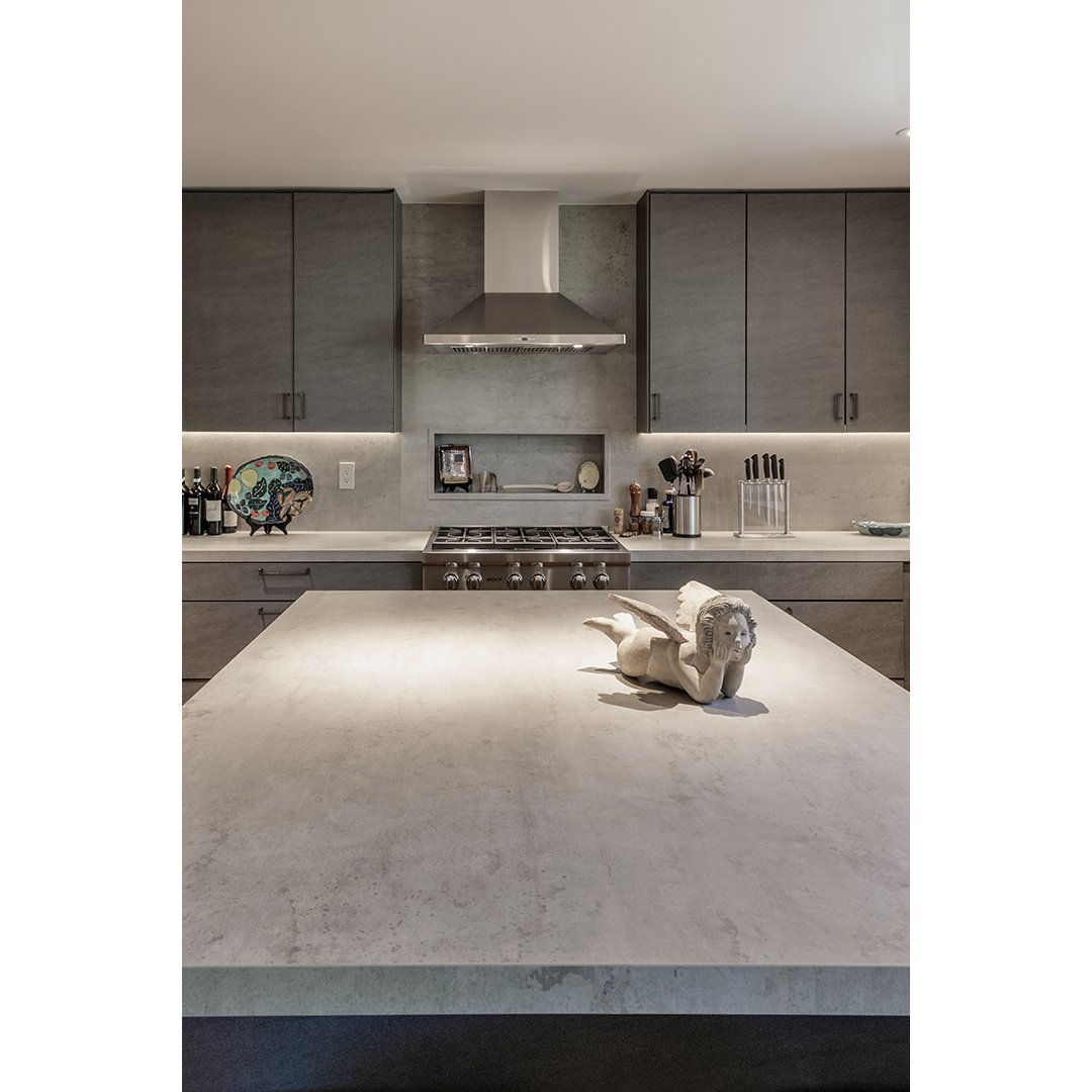 evolvsurfaces's tweet photo. How does Neolith look in a real life setting? Absolutely stunning! Our client used #Neolith throughout their home, adding beauty and durability to their surfaces. 
.
.
.
#TouchFeelLive https://t.co/bTN6TtzXXV