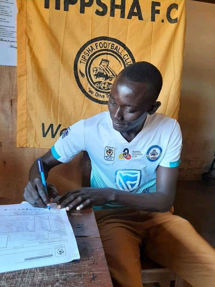 elias_swalleh's tweet photo. DONE DEAL ✍️🇺🇬⚽

West Nile Regional League side @Tipsha Football Club have completed the signing of @Oweka James ahead of the upcoming campaign
https://t.co/oTw1QiuigN https://t.co/rigfDlAQtT