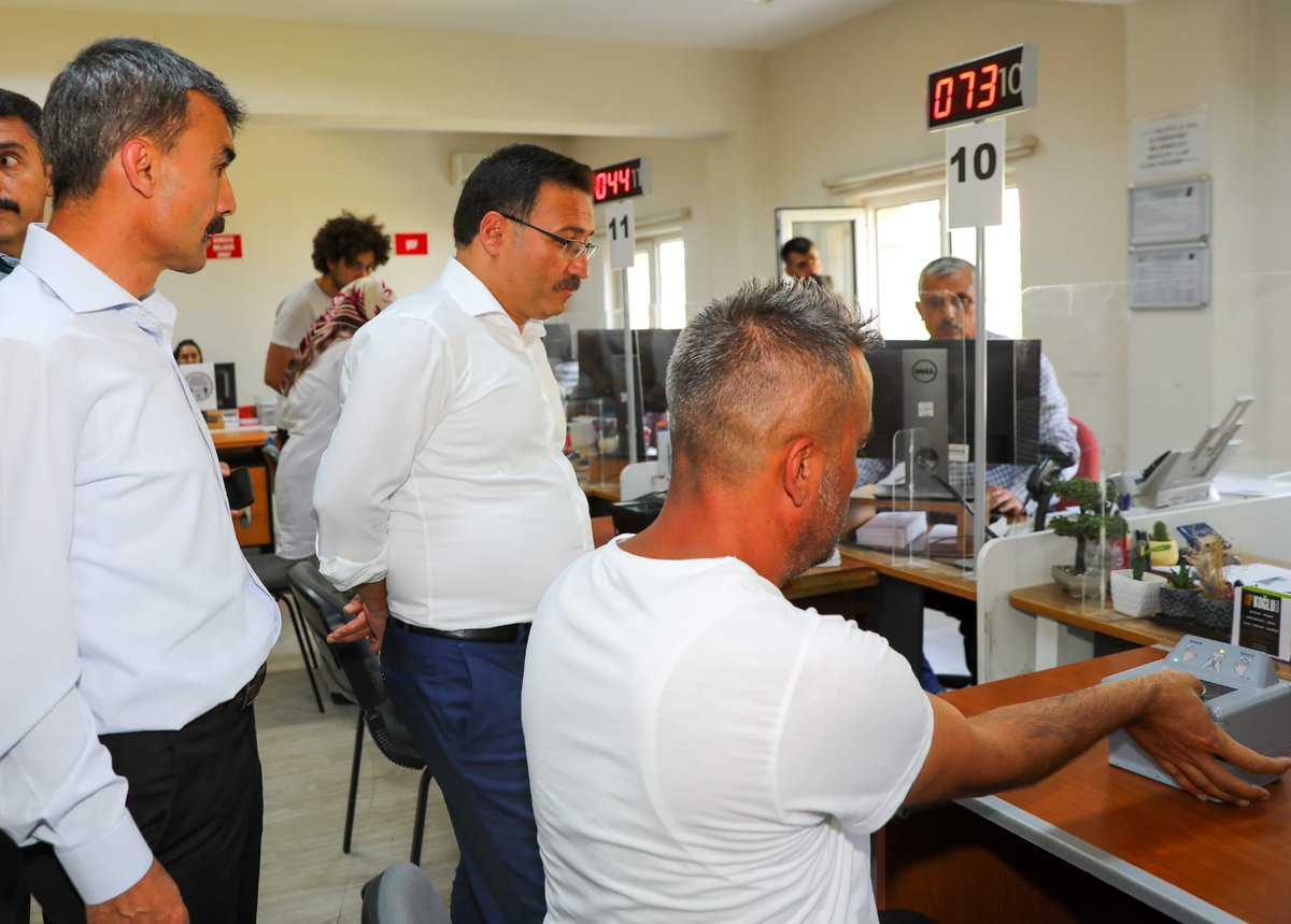 Valimiz Sayın <a href="/gokmen_cicek_/">Gökmen Çiçek</a> İl Nüfus Müdürlüğümüz ile Kocasinan İlçe Nüfus Müdürlüğümüzü ziyaret ederek iş ve işlemler hakkında bilgi alıp vatandaşlarımızla sohbet etmişlerdir. Ziyaretlerinden dolayı  şükranlarımızı sunarız. 
<a href="/sefikaygol/">Şefik AYGÖL</a> 
<a href="/senolesmer/">Şenol Esmer</a>
<a href="/MSadikTunc/">Mehmet Sadık Tunç</a>
<a href="/Bekirsenturk03/">Bekir Şentürk</a>