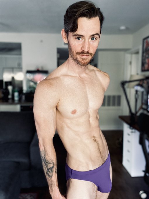 Guess whose back? I missed u. Time to get to work.💜 https://t.co/D89ND6UbPQ