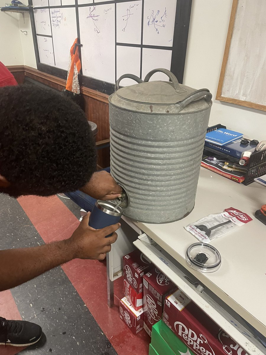 calebkelly1's tweet photo. This cooler never saw a Tiger Football team lose. Today we brought it out. #TigerMagic https://t.co/CcVeMnOp3K