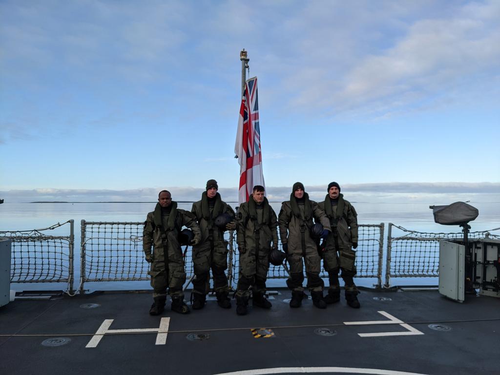 Different colour. Same team. Last week we embarked members of the @irish_guards aboard the ship. Working with our @BritishArmy colleagues is always a pleasure #FalklandIslands