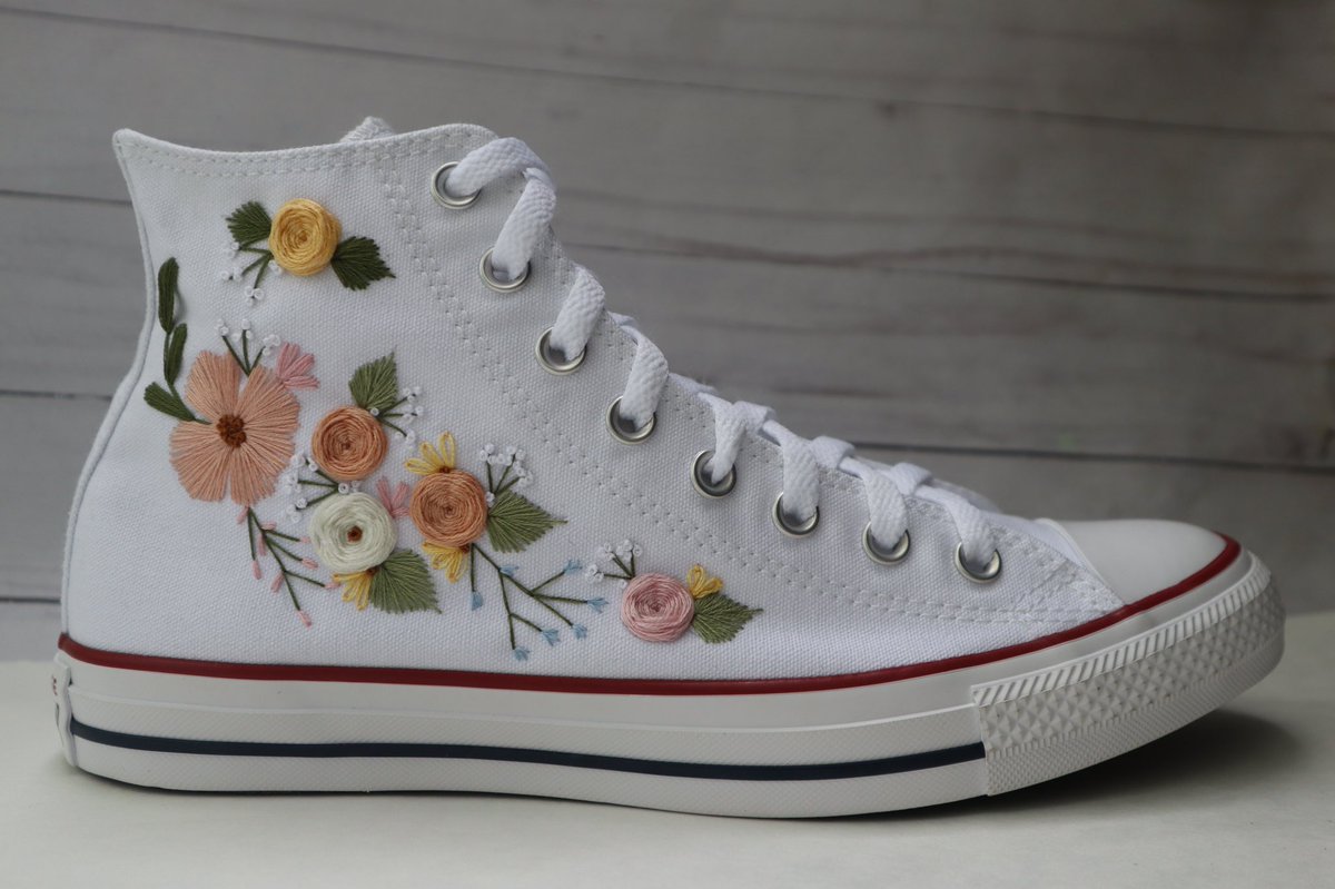 august_after's tweet photo. @denicsua https://t.co/ij3Ta6vhF7 Hi I’m Sarah of After August Co! Thank you for the art share! We specialize in custom hand embroidery! 🥰 https://t.co/yVGt1cFNsT