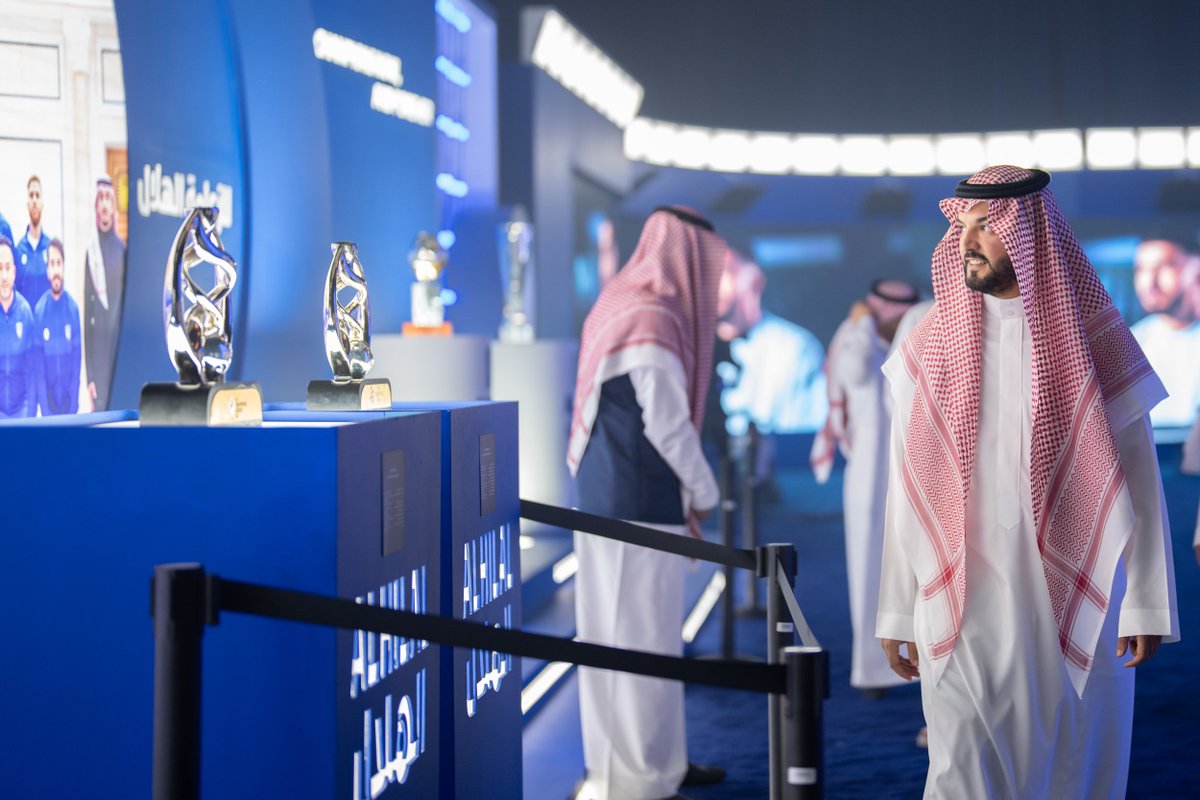 abokzm's tweet photo. مجد الهلالي أول وتالي 💙 #الهلال https://t.co/OKLlf1F0dv