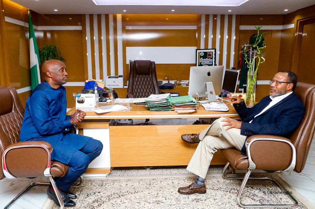 SarkiAbdulwahab's tweet photo. HM @FMEnvng HE @MohdHAbdullahi host @UNDPNigeria Team led by the Country Rep @Mo_UNDP
Where they discussed 🇳🇬 Emissions Trading Schemes, preparation to @Cop27P & side events, #JustTransition & @UNDPNigeria support to #ClimateChangeCouncil
22th August 2022.
@CaptainShogbo 📷📷 https://t.co/Ko9iwiEHD0