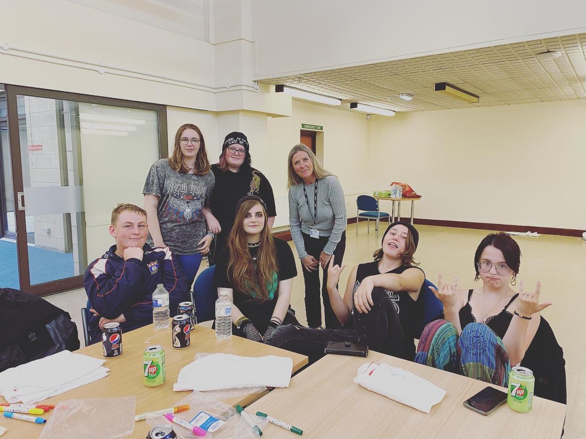 BridgendYouthC's tweet photo. πSome pre Pride Prep this evening in YPOP - designing our own Pride T-shirts and Bags ππ #ypop #lgbtqia #youthclub #session #pride #prideprep #tshirtdesign #arts #activities #safespace https://t.co/6IDnID46B9