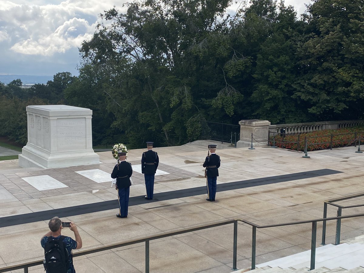 MsKniffen tweet media