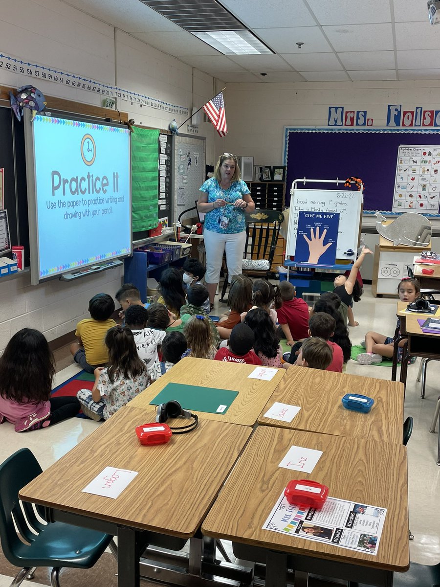 Great start to our first day at Deer Park ES #FirstDayFairfax <a href="/DeerParkFCPS/">Deer Park Elementary</a>