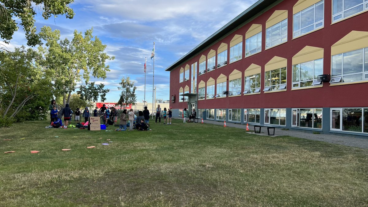 Cette rentrée représente 40 ans d’éducation en français au Yukon. L’école d’immersion française Whitehorse Elementary est la plus grosse au territoire avec plus de 450 élèves. L’École Selkirk offre également un programme d’immersion française auprès de plus de 180 élèves.  #icign