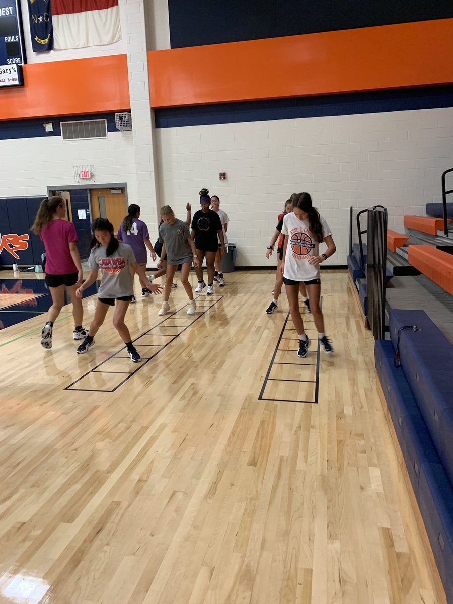 CarsonCougarWBB's tweet photo. It’s preseason time! Got some good work in this morning! #ladycougars20222023 #carsonfamily https://t.co/hbBXGaCWpA