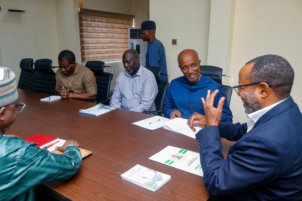 Mohammadpato1's tweet photo. HM @FMEnvng HE @MohdHAbdullahi host @UNDPNigeria Team led by the Country Rep @Mo_UNDP Where they discussed 🇳🇬 Emissions Trading Schemes, preparation to @Cop27P & side events, #JustTransition & @UNDPNigeria support to #ClimateChangeCouncil
22th August 2022. https://t.co/nVk8AwWxIz