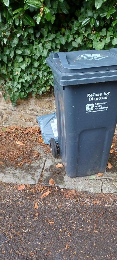 This is the sort of service that #Evri formerly #hermes offers. My parcel was found slung behind a rubbish bin 400 yards from my house! Only by luck I found it. A change of name does not mean a change in company culture #disgusting