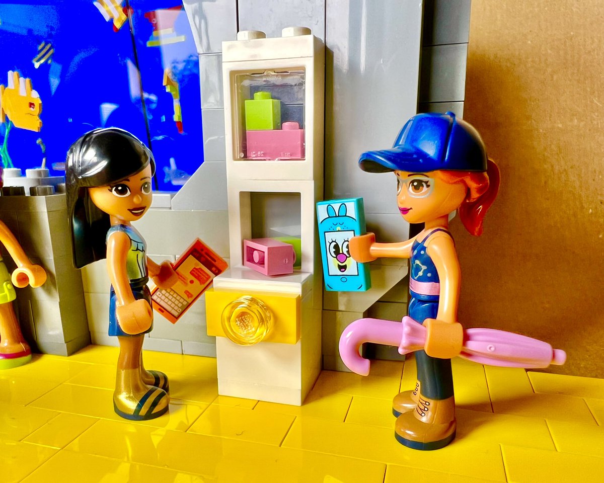 stubot's tweet photo. ‘Fish Designer’ 🐟🐡🐠
This magical #LegoHouse attraction invites you to build a sea creature out of #Lego bricks, scan it, and then release it into the digital fish tank inhabited by octopuses, sharks and manta rays.
#レゴ #TartanLUG #HomeOfTheBrick #LegoFriends #MOCMonday https://t.co/DuYh4oowwm