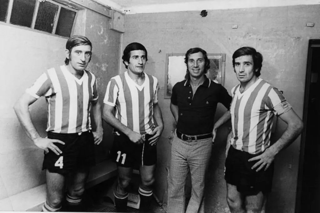 El 22 de agosto de 1971 Carlos Salvador Bilardo debutaba como técnico en su querido @EdelpOficial Un año después de su retiro, el dóctor agarraba un Estudiantes que miraba de cerca al descenso. Te lo cuenta @lucasjimenez88 en este perfil del Doc. lastimaanadiemaestro.com/2021/03/16/nar…