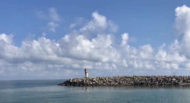 Hayranım deniz manzaralarına ve mavinin her tonuna