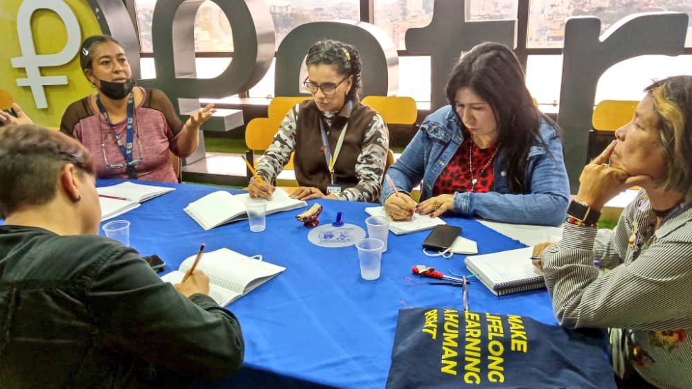 #22Ago Encuentro del MPPE  con el MINCYT objetivo avanzar en la Educación del futuro
.
.
<a href="/NicolasMaduro/">Nicolás Maduro</a>
<a href="/_LaAvanzadora/">Yelitze Santaella</a>
<a href="/ViceIP/">VEIP</a>
<a href="/gtorodelara/">Gisela Toro Hernández</a>
<a href="/NorisSotoF/">Noris Marianela Soto</a>
@MPPEDUCACION
<a href="/veip/">Veip</a> 
.
.
#SerDiferenteEsAlgoComun
#Venezuela
#EducarEsAmar
#JuntosPorLaEducacionDelFuturo