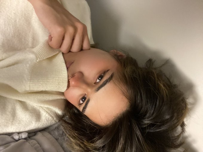 Well I WAS going to get up soon...but I feel really sleepy and cuddly today 😄🌸 https://t.co/QUg61B9A<a href="/tag/femboy"class="tags"><span>#femboy</span></a>