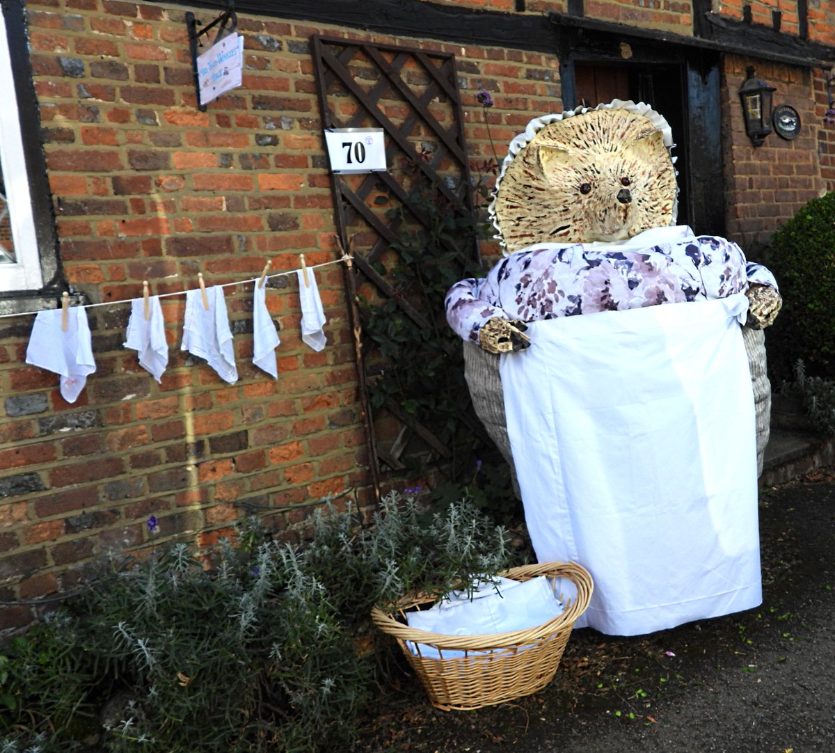 KatyKingfisher's tweet photo. A few more different scarecrows seen at Flamstead Scarecrow Festival on Friday morning https://t.co/ndUEnAdB9Z