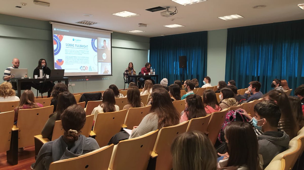 🇺🇸 🇦🇷Today a group of US alumni from <a href="/FulbrightArg/">Comisión Fulbright</a> offered a presentation to students and professors at <a href="/LenguasUNC/">Facultad de Lenguas</a>. Thank you for sharing your experience and encouraging our students to seek new opportunities! #friendship #knowledge
