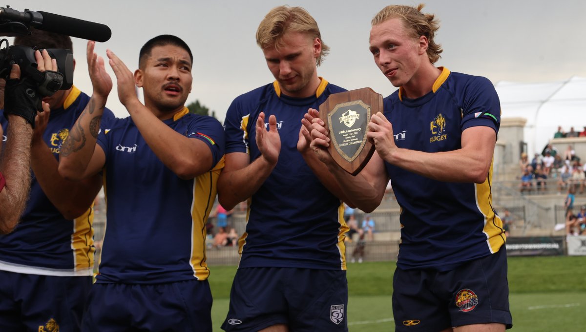 bcrugbyunion's tweet photo. 🏆𝙏𝙃𝘼𝙏 𝙒𝙄𝙉𝙉𝙄𝙉𝙂 𝙁𝙀𝙀𝙇𝙄𝙉𝙂🏆

Congratulations to the BC Bears Selects Men's 7s for defeating Team Germany to lift the 2022 @RugbyTown7s Shield in Colorado! 

📸Travis Prior - full gallery coming soon.

📄Recap and photos 👉 https://t.co/GwrlY3NG5L

#BCBears #Rugby7s https://t.co/FifaIKGCkL