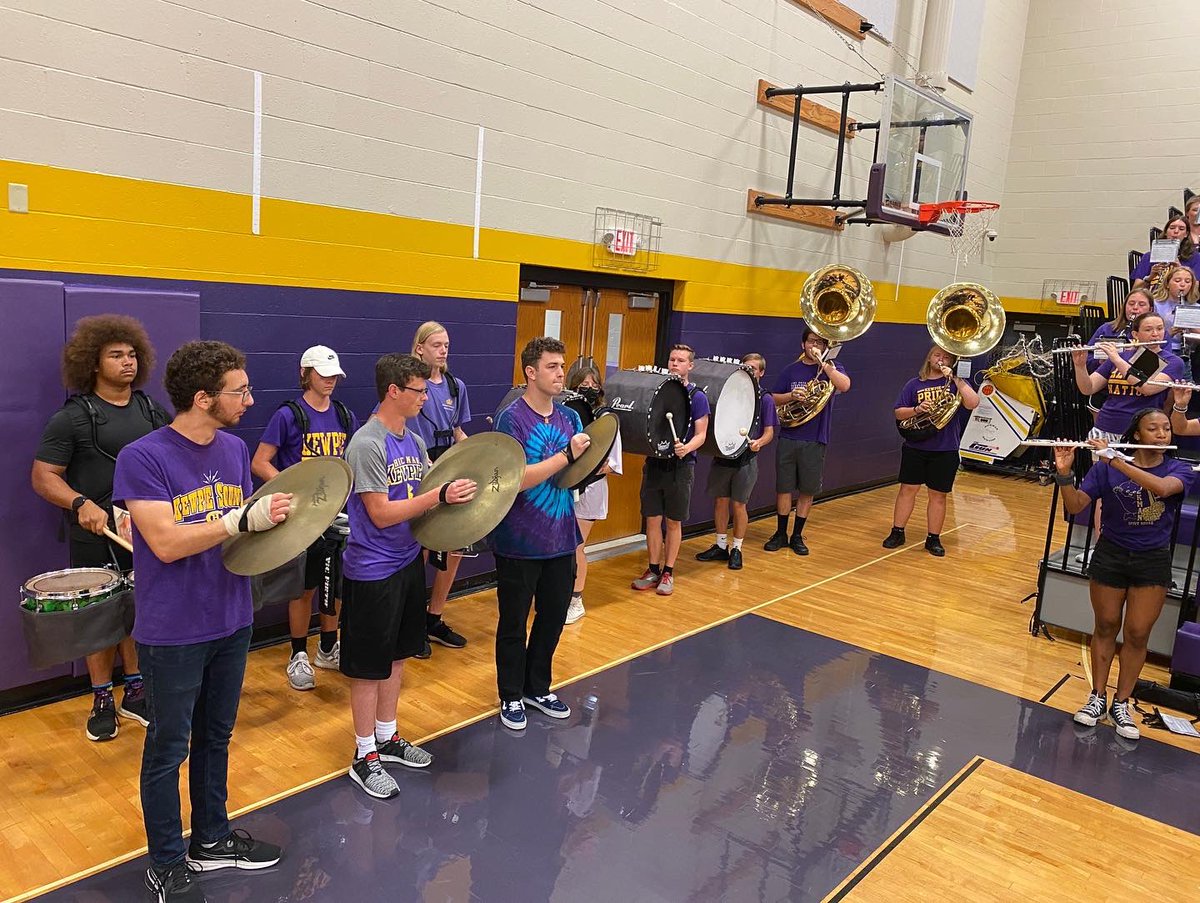 HickmanHSBand's tweet photo. HHS Jump Start Day 2022!!
Welcome Kewpie Class 2026!
Coach Alvis rocking the tenor drums. #wearehickman #jumpstartday @KewpAthletics @KewpieMedia @HickmanHS https://t.co/KQeSHFlAad