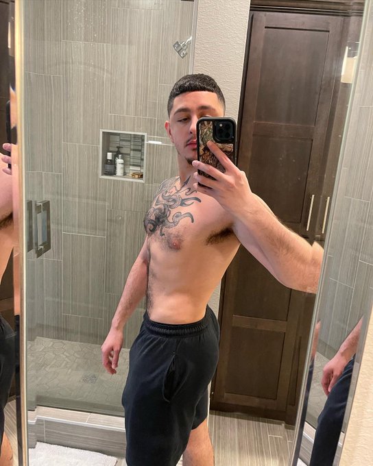 Watch Angelo's leaked NSFW photo on TwXstars