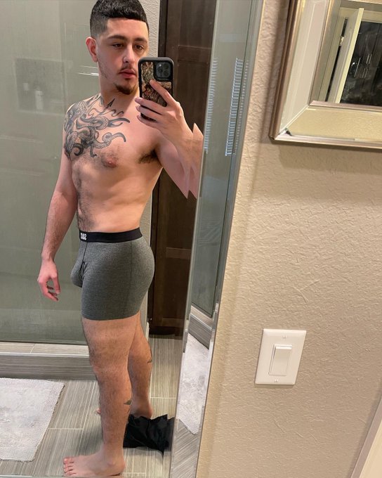 Watch Angelo's leaked NSFW photo on TwXstars