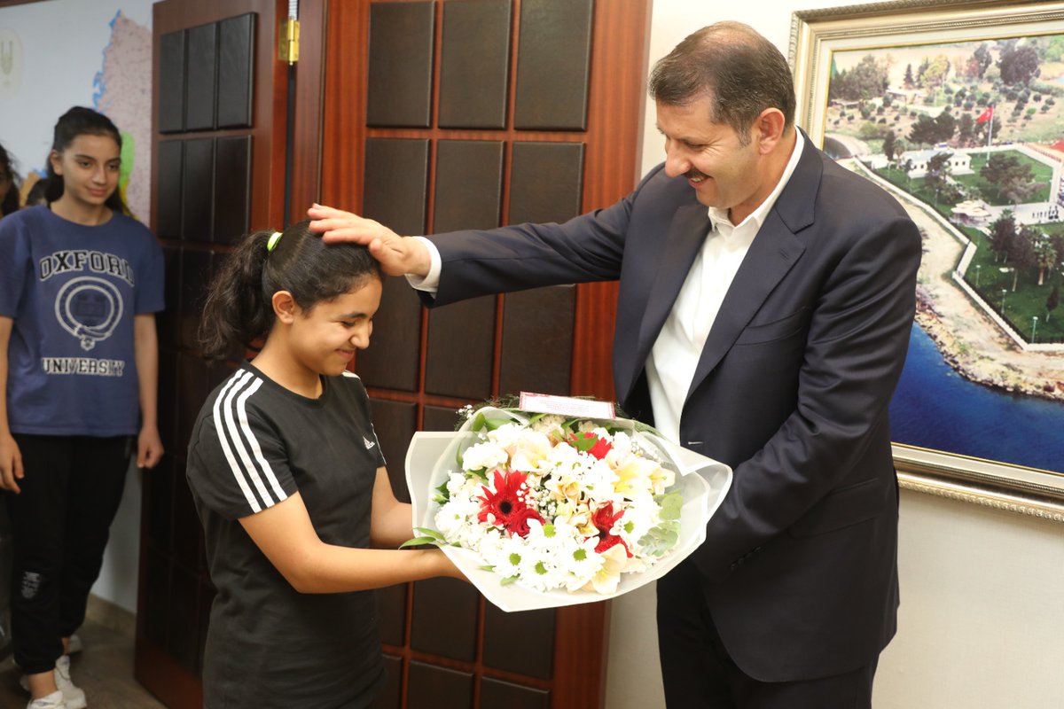 UrfaValiligi's tweet photo. Valimiz @valisalihayhan;

🔹Büyükşehir Belediyesi Genel Sekreteri Ferit Dağdeviren ile
🔹Hentbol Antrenörü Bayram Kaplan ve beraberindeki sporcuları makamında kabul etti. https://t.co/Bd4BUuRRxN