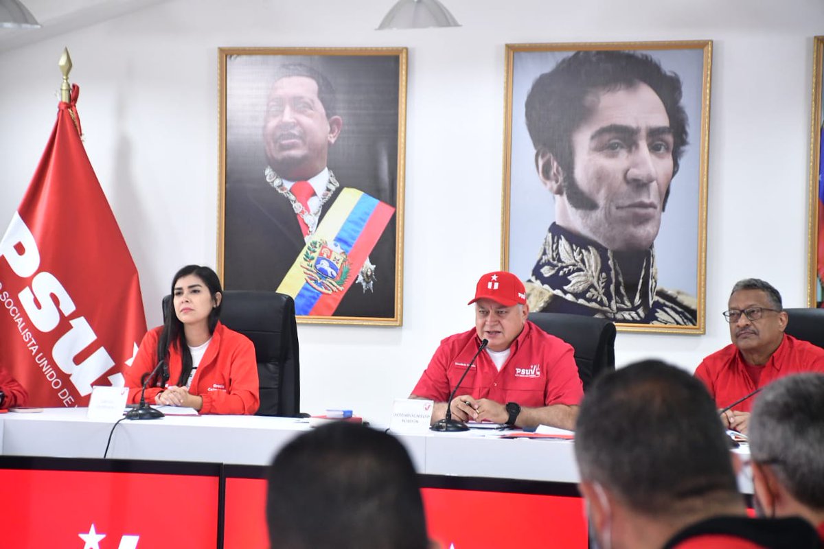 La Dirección Nacional del <a href="/PartidoPSUV/">PSUV</a> y la <a href="/JuventudPSUV/">Juventud PSUV</a> se reúne para realizar un balance de las jornadas que se llevaron a cabo el pasado fin de semana en todo el país, avanzando en el proceso revolucionario protagonizado por el Poder Popular.

#RefuerzaTuVacuna <a href="/NicolasMaduro/">Nicolás Maduro</a>