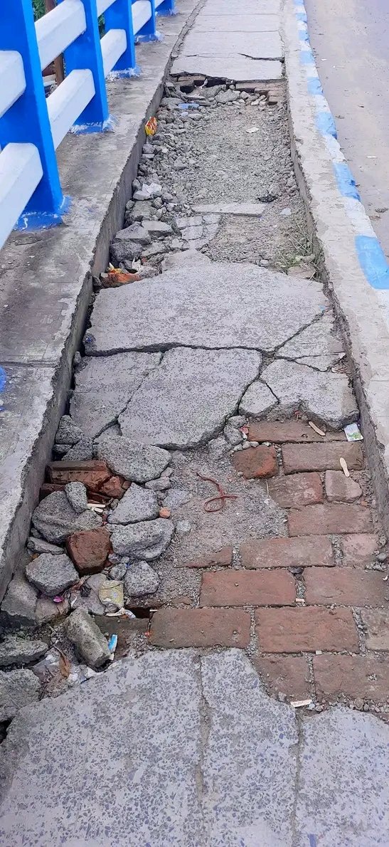 AtaulMustafa781's tweet photo. @FirhadHakim @abhishekaitc @KPTrafficDept @kmc_kolkata @CMOfficeWB 
The Condition of 4 No. Bridge Park Circus is Detoriating day by day. Unfortunate Accidents are also happening since few days. The road must be fixed as soon as possible. https://t.co/USWW1EerX1