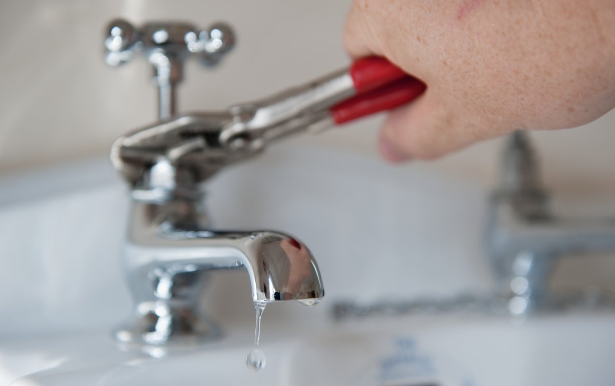 Did you know that a small leak 💧 can add hundreds of dollars 💵 to your water bill? It could also cause serious sanitation problems. 

Have a drip that’s costing you dollars? Schedule a service with Super today: bit.ly/3HzuSAx