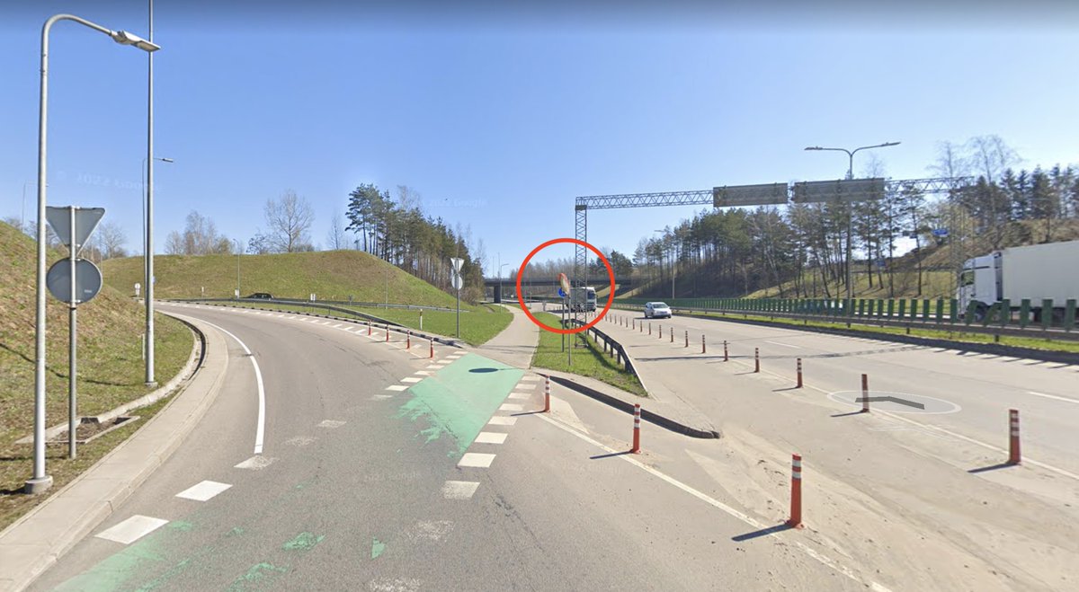 HubkeepApp's tweet photo. @Tellythecairn @bikenewyork Other side of the world, but a very familiar situation. Mirror doesn't do much, feels like you're about to die each time regardless. Narrowing the road down to a minimum and raising up the crossing to cycle path level could help. https://t.co/XU6uZXY8WX