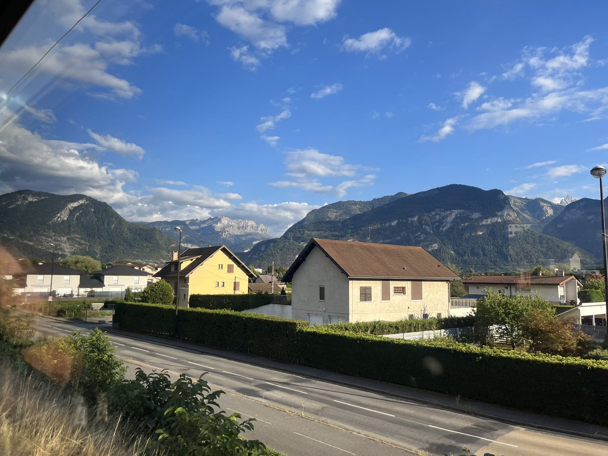 Liz Neate tweet media