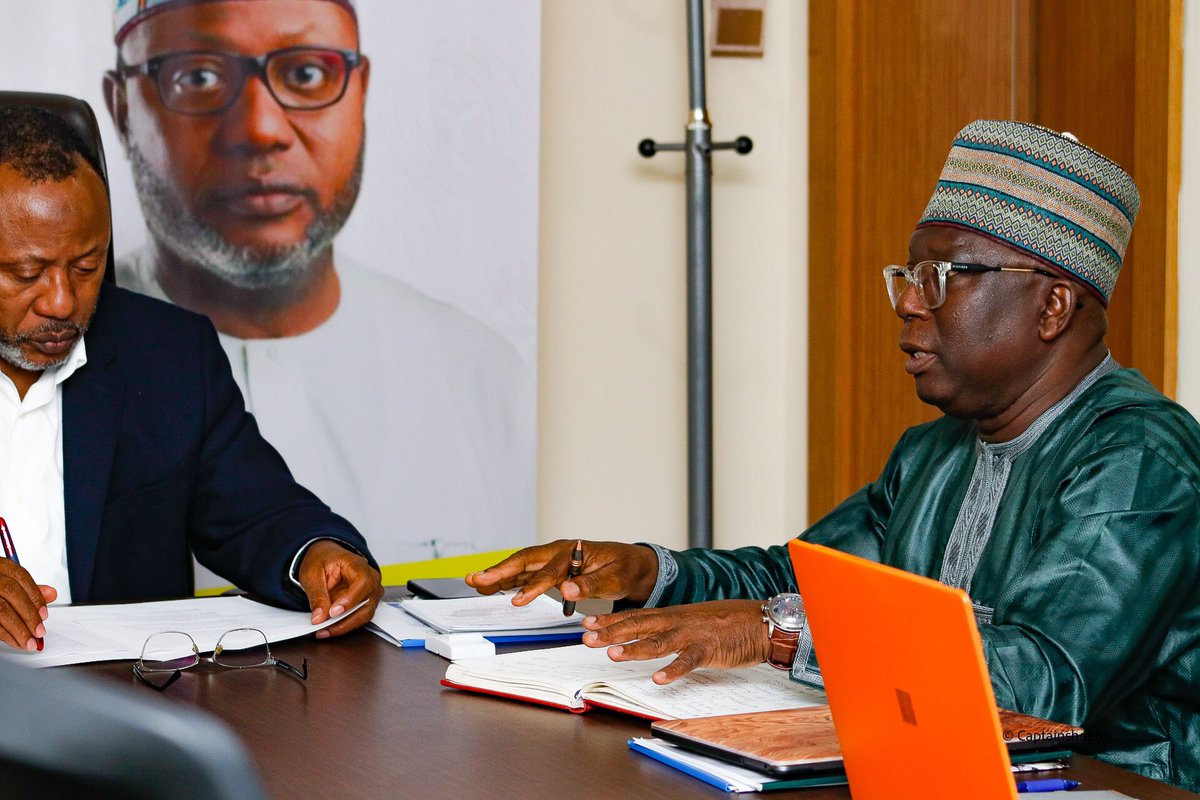 DrSalisuDahiru's tweet photo. Today, I joined the HM of @FMEnvng, @MohdHAbdullahi to host @UNDPNigeria #Team led by the Country Rep @Mo_UNDP where we discussed Nigeria Emissions Trading Schemes, preparation to @Cop27P & side events, #JustTransition & @UNDP support to #ClimateChangeCouncil. 22/08/2022 https://t.co/aKnl5QHe36