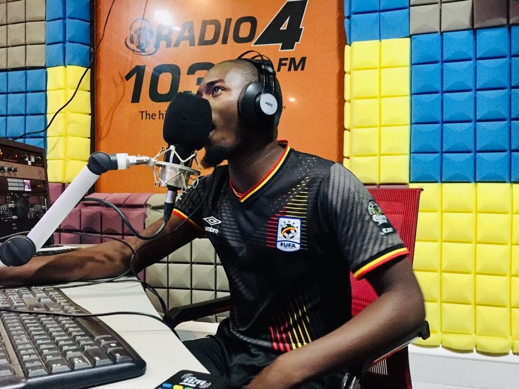 Radio4UG's tweet photo. The game is live on 103.3, Ensunsuzi.

Live commentary by @muna_kabanga and @BalagaddeRamos.

Tune in NOW!!

#MUNLIV #PremierLeague #Radio4UG https://t.co/xKJURzFved