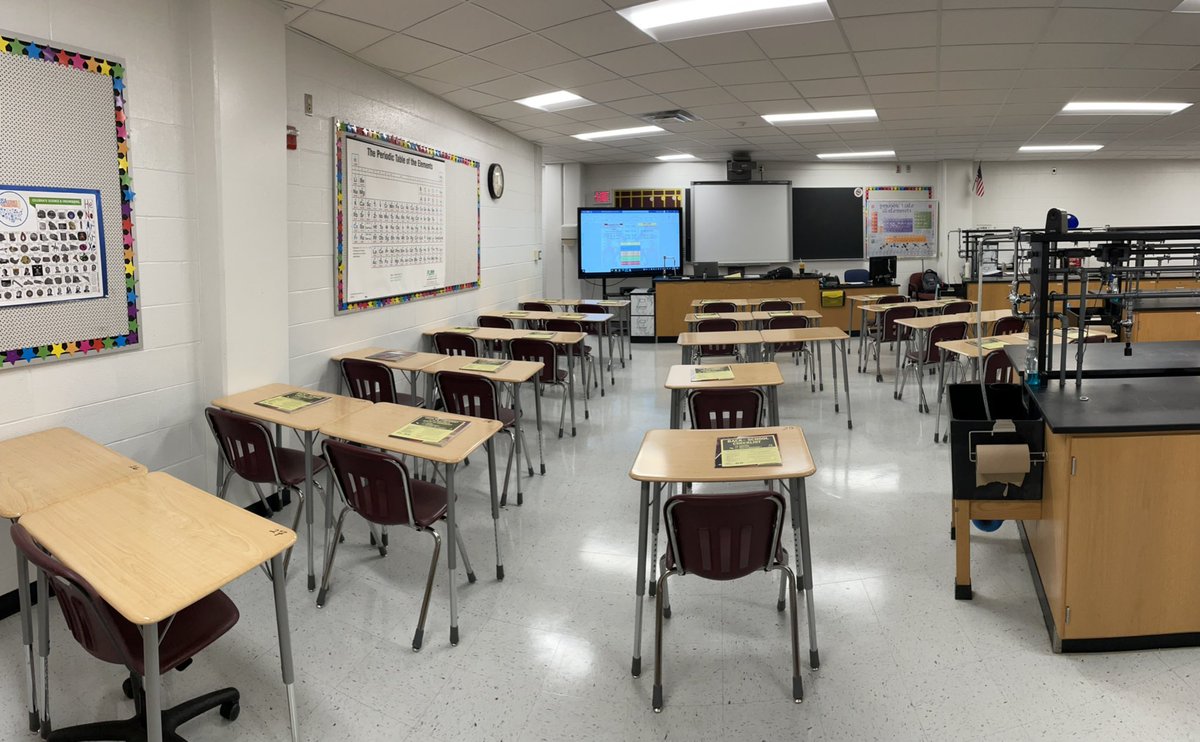 basurto993's tweet photo. First day of school!!
Thrilled to #unitingourworld 😀@ParticipateLrng @UnityReedHS @PWCSNews https://t.co/4YMElJSK9b