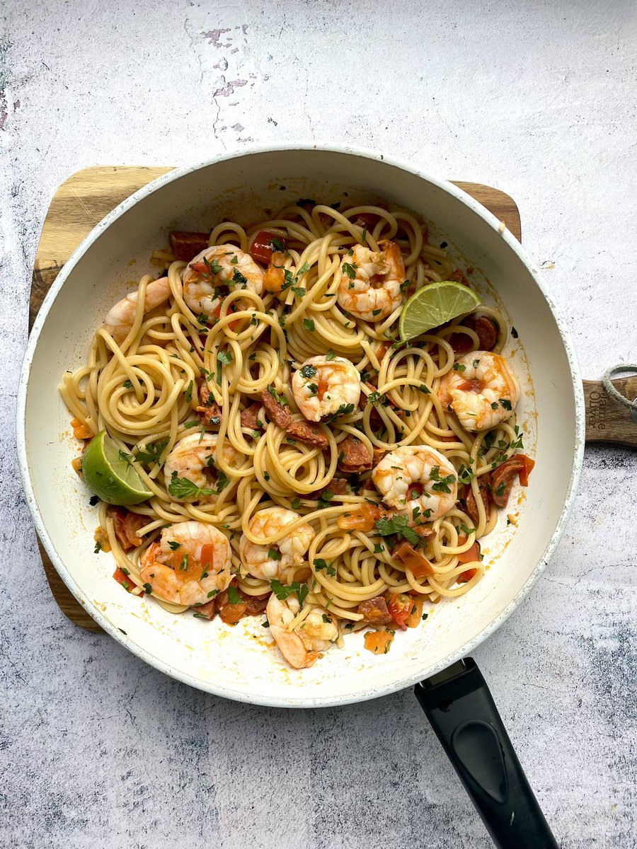 BestRecipesUK's tweet photo. Tonight I made a wonderful Chorizo &amp; Prawn Pasta with Lime.

A super quick, fresh &amp; delicious dish that can be made in the time it takes to cook your pasta.

Check out the recipe https://t.co/IU7Fyd94SC

#recipes #pasta #Cooking #Food #RecipeOfTheDay https://t.co/CByxRXlJEz