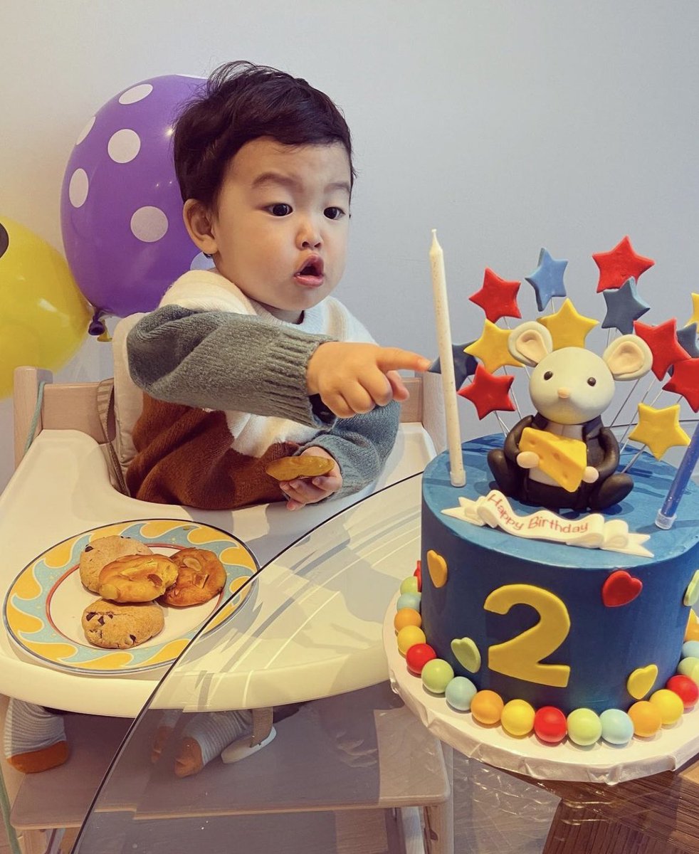 Hope your weekend brought you as much amusement as this cake brought Ari! #nyc #nycbakery #fondantcakes #birthdaycake