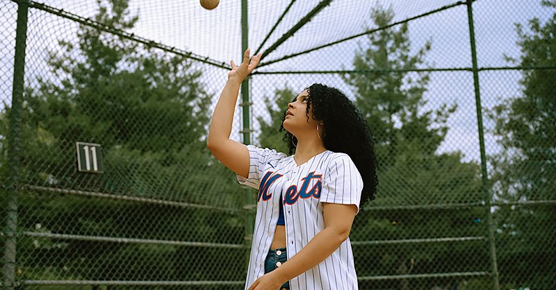 NikeNYC's tweet photo. ¡Qué lo qué! 🇩🇴In celebration of New York City’s Dominican baseball community, we tapped @adelinelulo to capture fans of both the @Yankees and @Mets throughout the Bronx and Queens. https://t.co/uWL2Dw3jpT