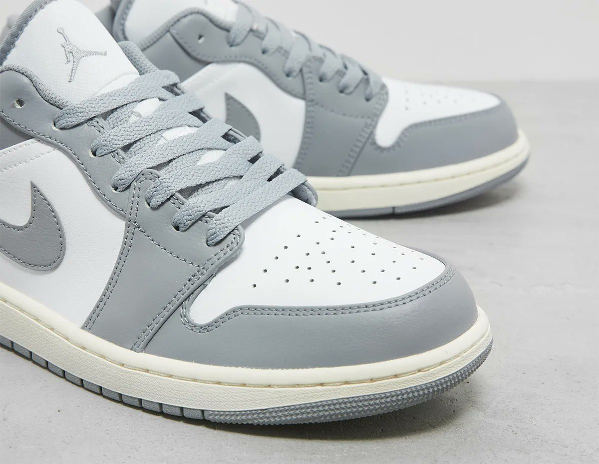 godripapp's tweet photo. Official photos of the Air Jordan 1 Low "Vintage Grey"!๐ง#AirJordan1 #seakerhead #nike #Godrip https://t.co/Lkn7e91YRo