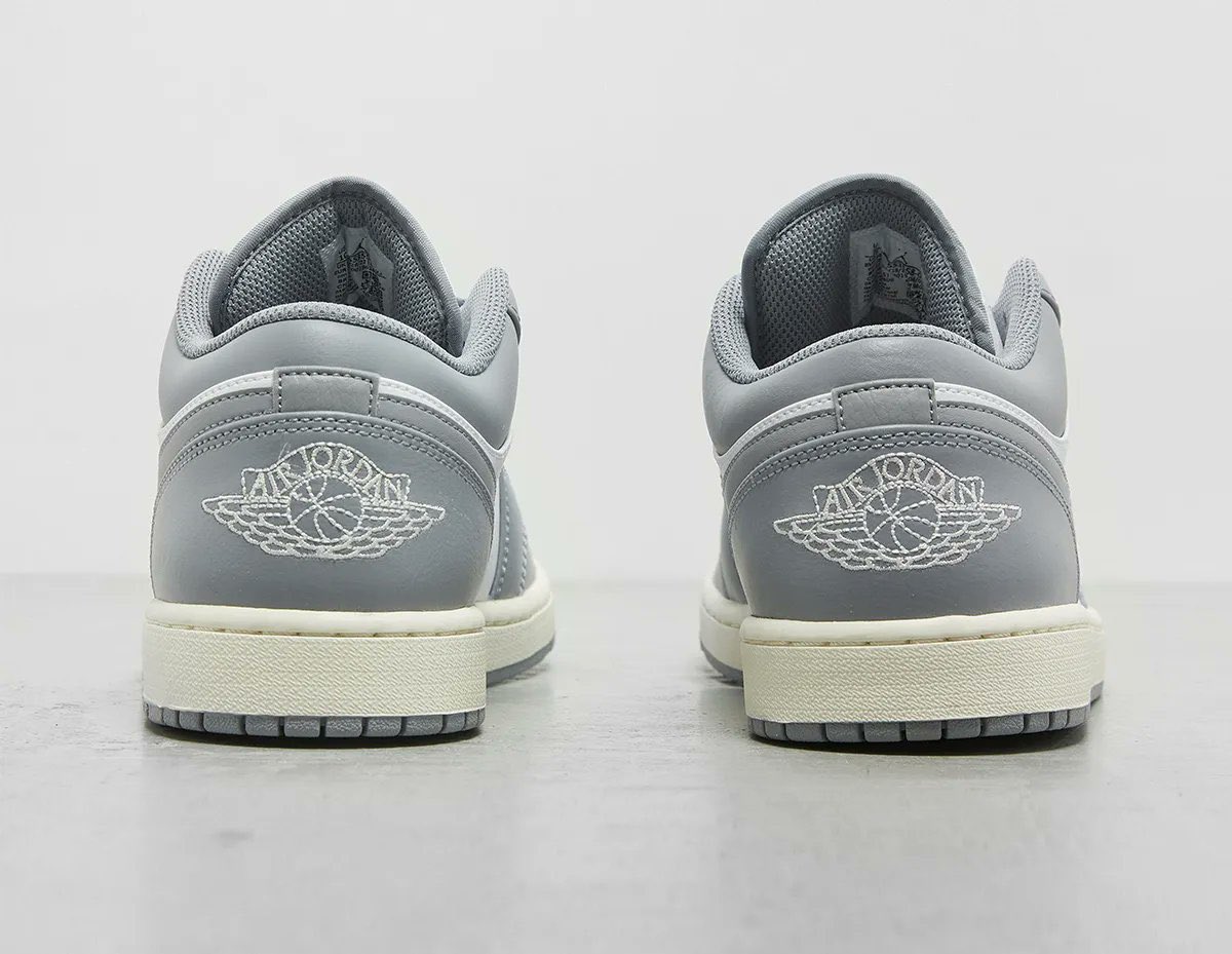 godripapp's tweet photo. Official photos of the Air Jordan 1 Low "Vintage Grey"!๐ง#AirJordan1 #seakerhead #nike #Godrip https://t.co/Lkn7e91YRo