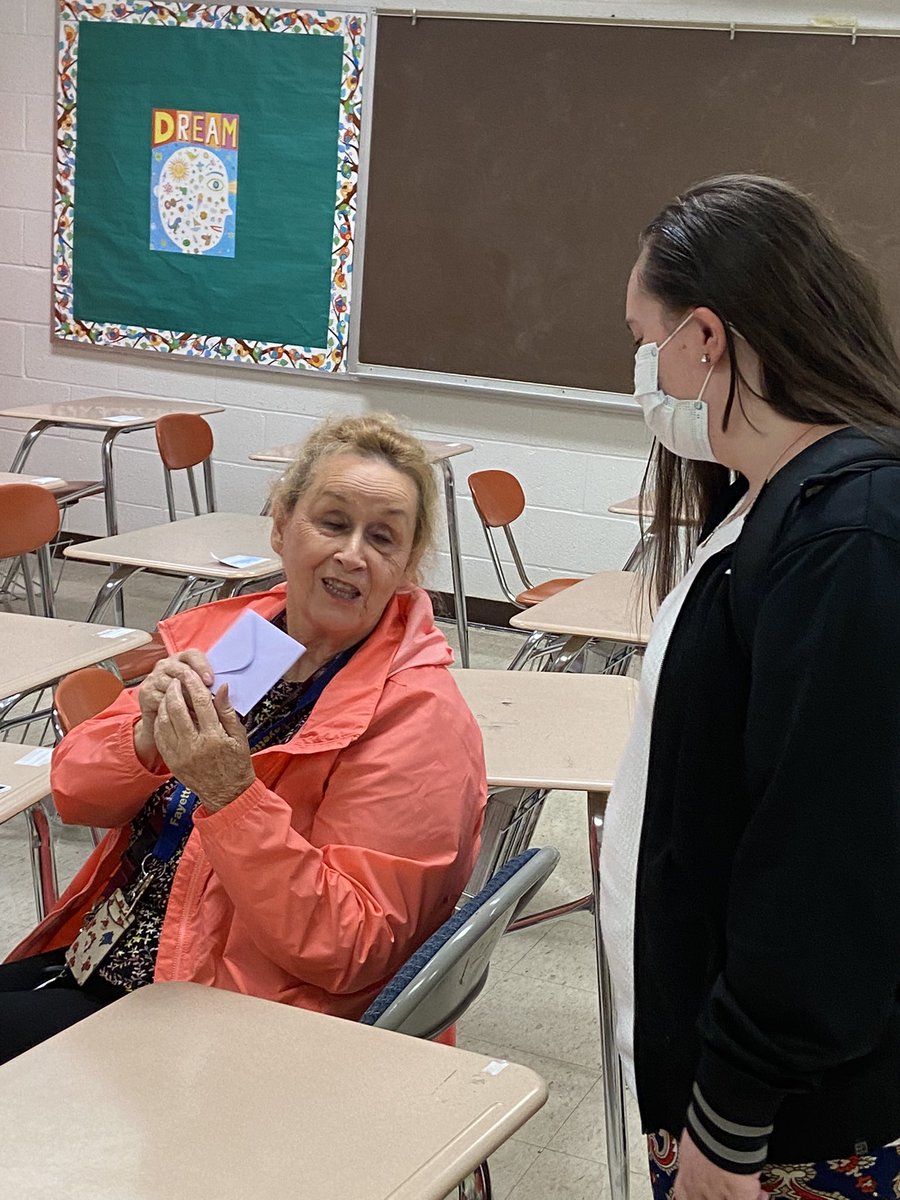 RebecTrivette's tweet photo. Spreading positive attitudes and thanks for all teachers. @Supt_Hamlett @katawoods51 @FCPSchoolsTN @TAS_Tennessee @fayettewarehigh https://t.co/YOqCvbQb2s