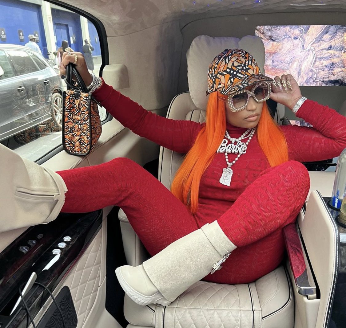 HotFreestyle's tweet photo. Nicki Minaj becomes the first female rapper to debut at #1 solo on the Billboard Hot 100 since Lauryn Hill in 1998 🤯 https://t.co/Mtz1cVLsxE