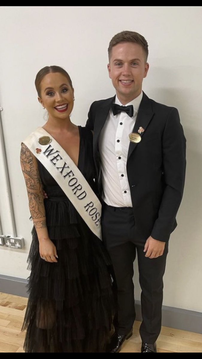 LisaRed75214423's tweet photo. Cheering on my fabulous friend Joy all the way in fabulous Dubrovnik #WexfordRose #Roseoftralee 🌹 https://t.co/1YKJs6b8GP