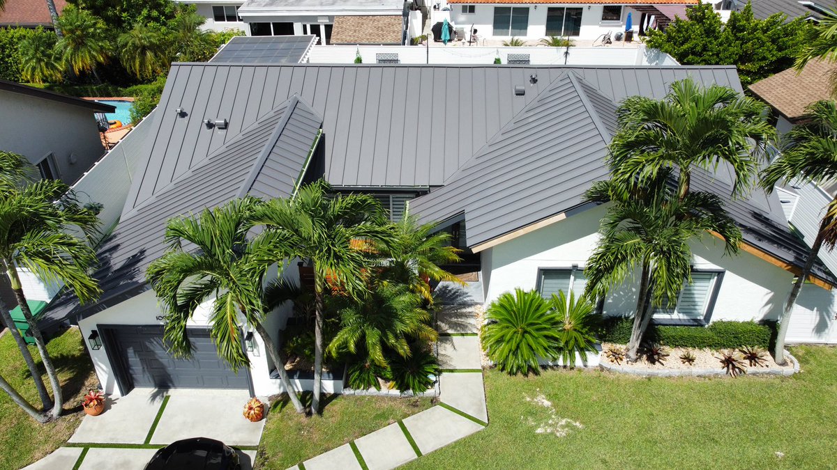 MromeroContract's tweet photo. Sweet metal Roof done by yours truly!

FREE ESTIMATE !!!!! ⚒ Now serving South &amp; Central Florida - New Roof, Re-Roof, Repair, Maintenance 🚨 DM or Call us ☎️786-616-5722
#roofer#rooflife#rooferlifestyle https://t.co/TtK01IvydZ