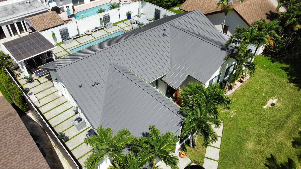 MromeroContract's tweet photo. Sweet metal Roof done by yours truly!

FREE ESTIMATE !!!!! ⚒ Now serving South &amp; Central Florida - New Roof, Re-Roof, Repair, Maintenance 🚨 DM or Call us ☎️786-616-5722
#roofer#rooflife#rooferlifestyle https://t.co/TtK01IvydZ