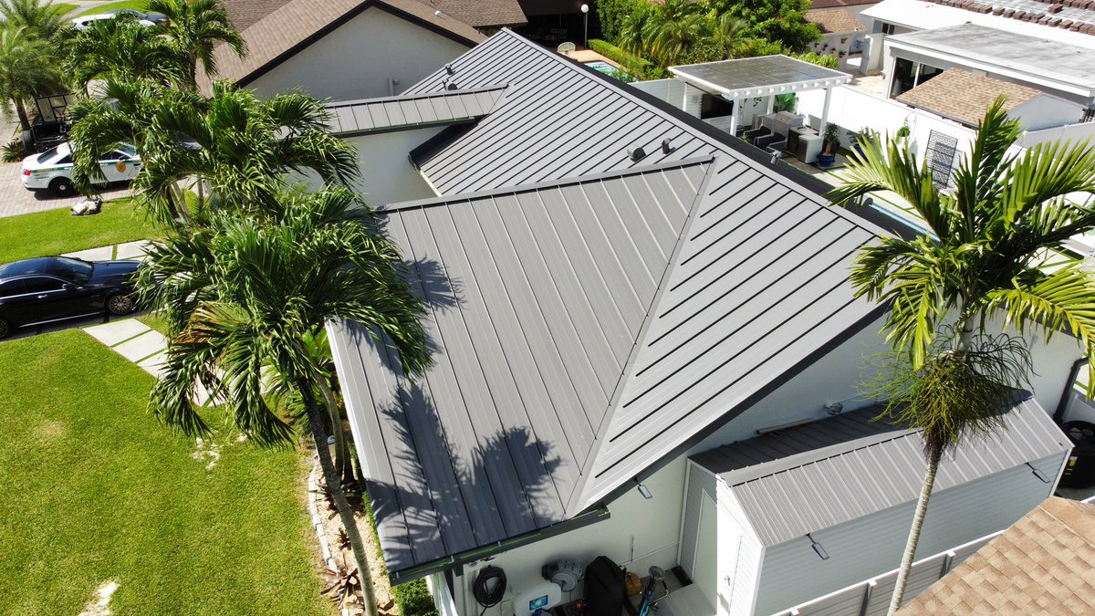 MromeroContract's tweet photo. Sweet metal Roof done by yours truly!

FREE ESTIMATE !!!!! ⚒ Now serving South &amp; Central Florida - New Roof, Re-Roof, Repair, Maintenance 🚨 DM or Call us ☎️786-616-5722
#roofer#rooflife#rooferlifestyle https://t.co/TtK01IvydZ