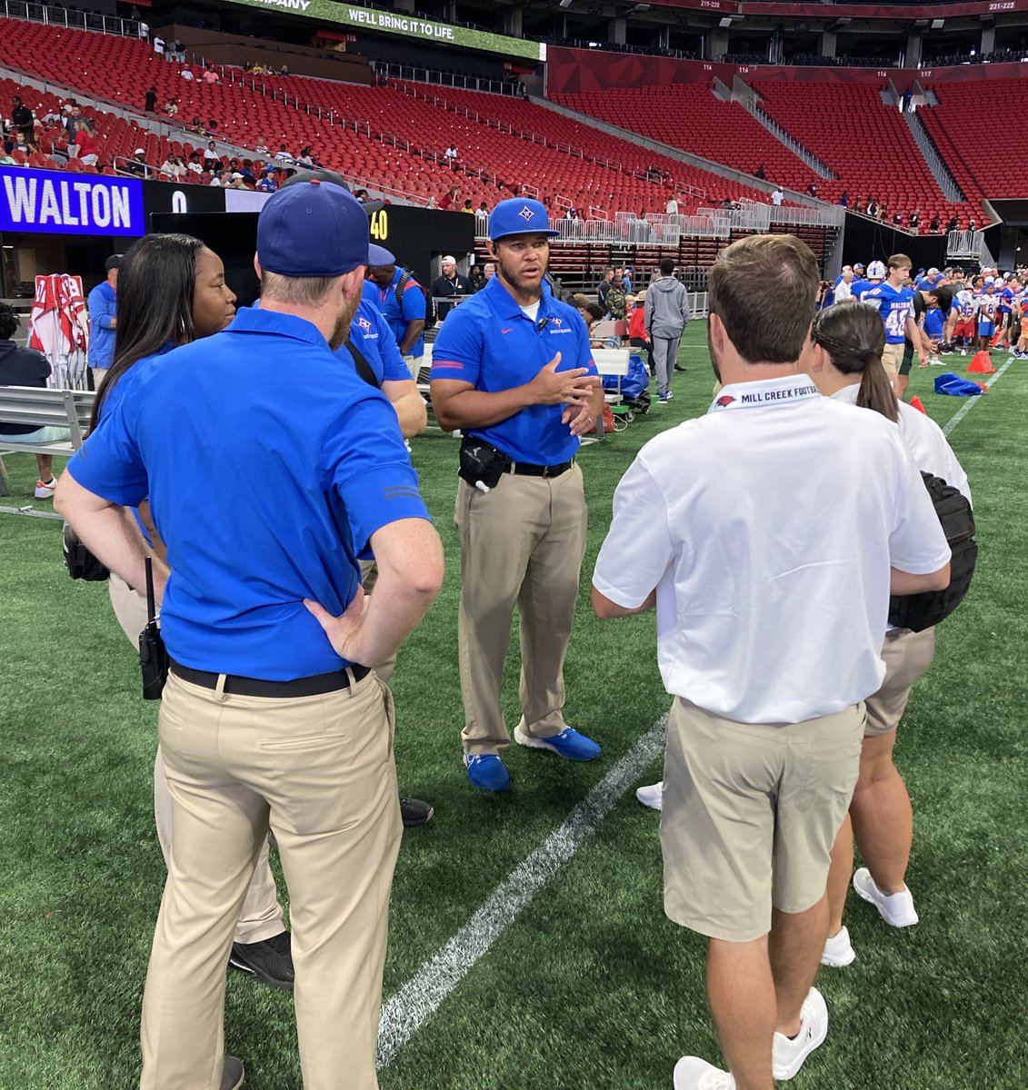 SourceSportsMed's tweet photo. Great to see our program bridge together when @WaltonSportsMed and @MillCreekHawk Sports Med got together for their medical timeout before the game then provided care for their teams in the @CorkyKell #BeTheSource https://t.co/i19CLNTT29