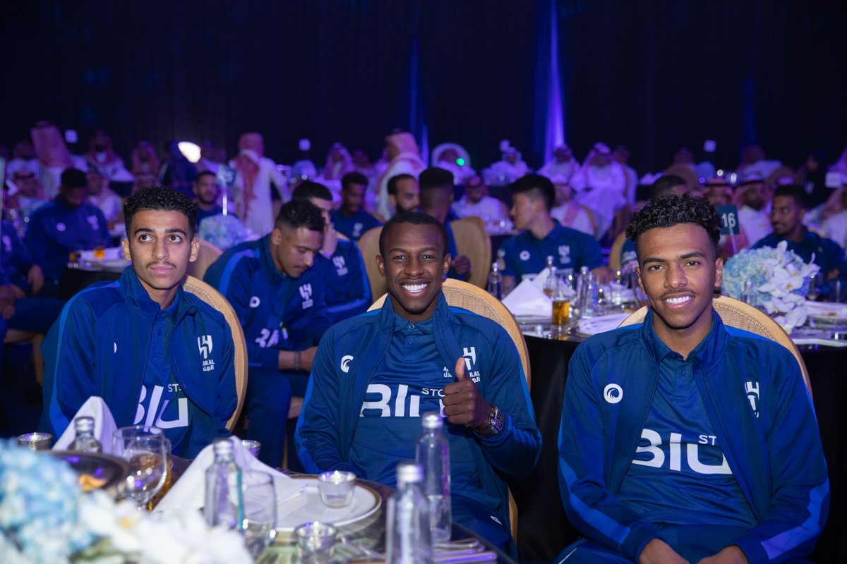 Alhilal_FC's tweet photo. 🔝 #يحيا_الهلال 😍💙

#الهلال_عز_وفخر https://t.co/fOApOVCUV5